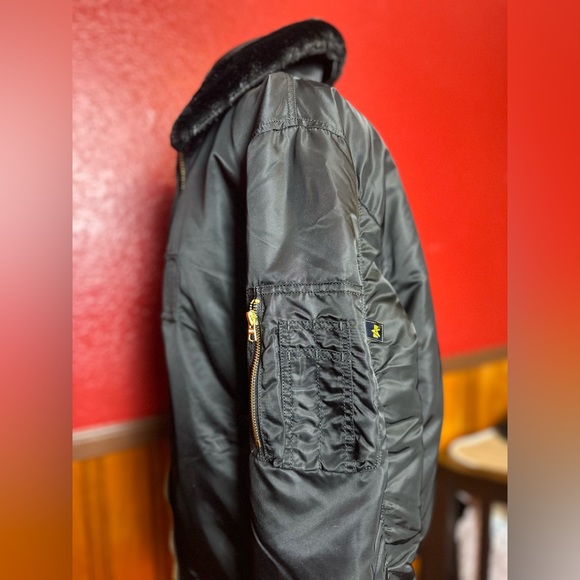 Alpha Industries Men's Black B-15 Flight Jacket - Picture 5 of 9